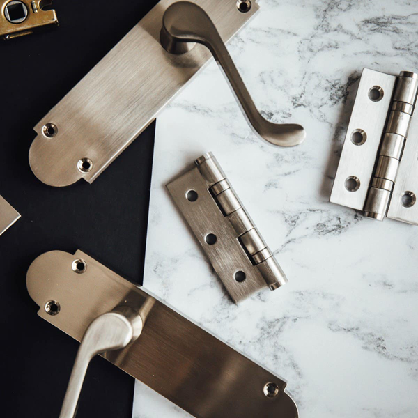 WHAT DOOR HARDWARE IS IN STYLE? HERE ARE THE LATEST TRENDS.