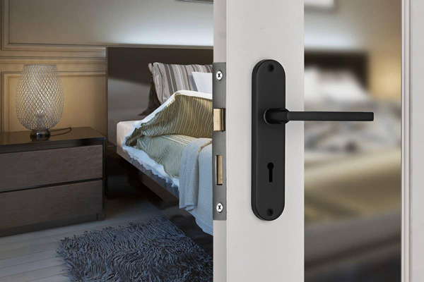 WHAT DOOR HARDWARE IS IN STYLE? HERE ARE THE LATEST TRENDS.